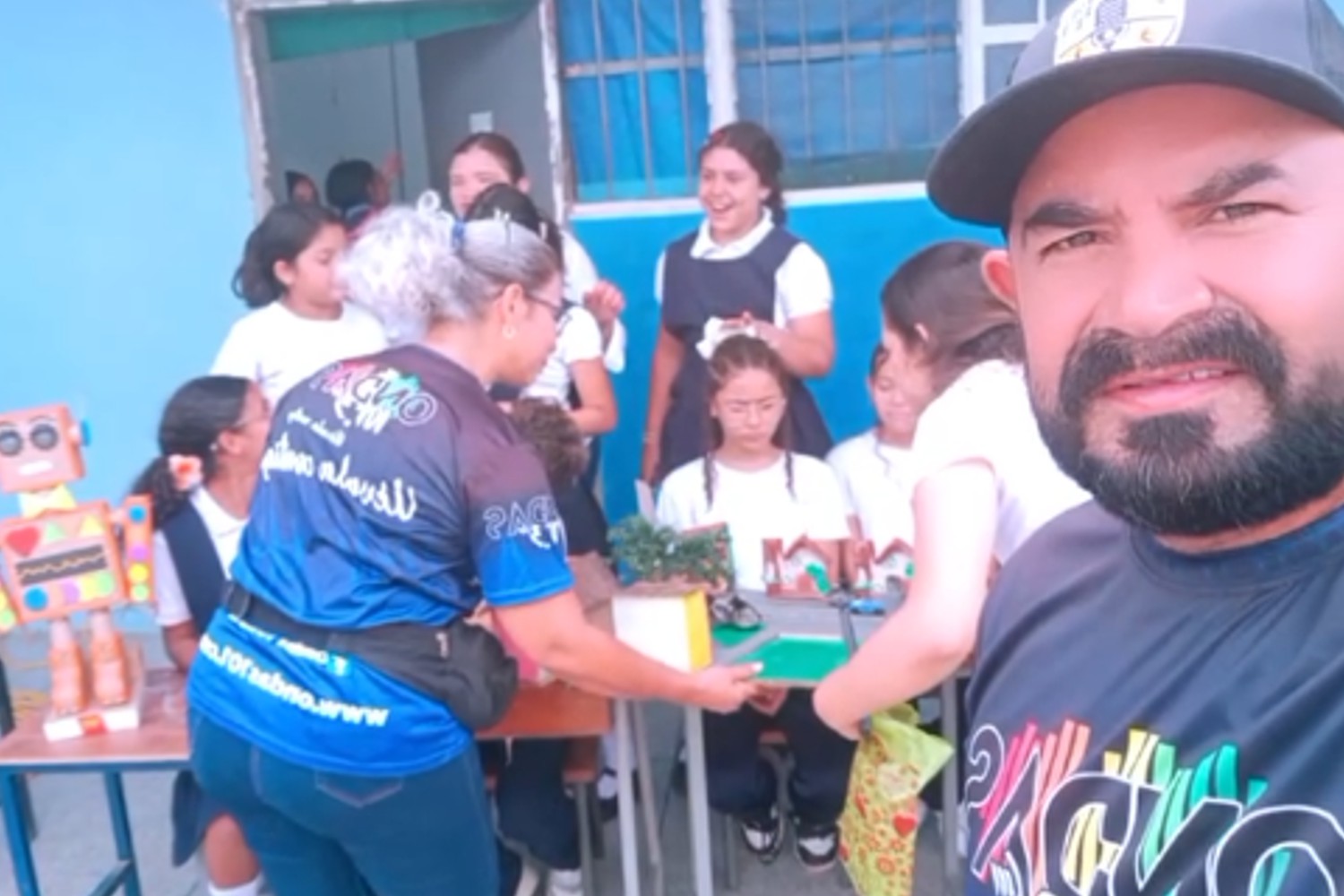 Ondas te visita...Escuela Carmelita